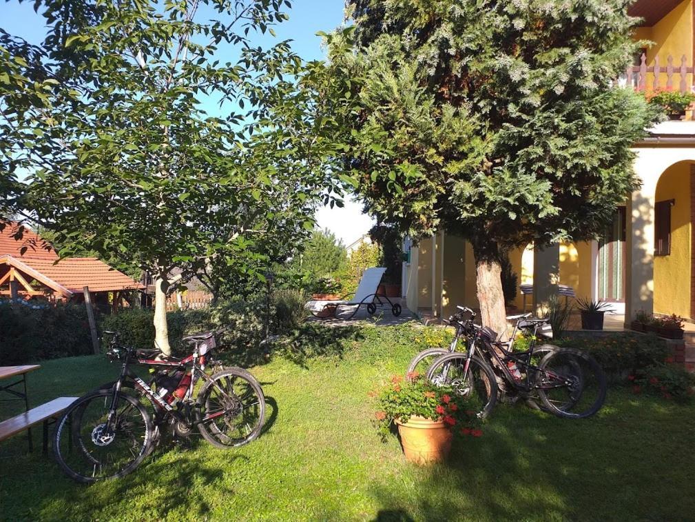 Art Inn Apartmanhaz Balaton-Gyenesdias Exterior photo