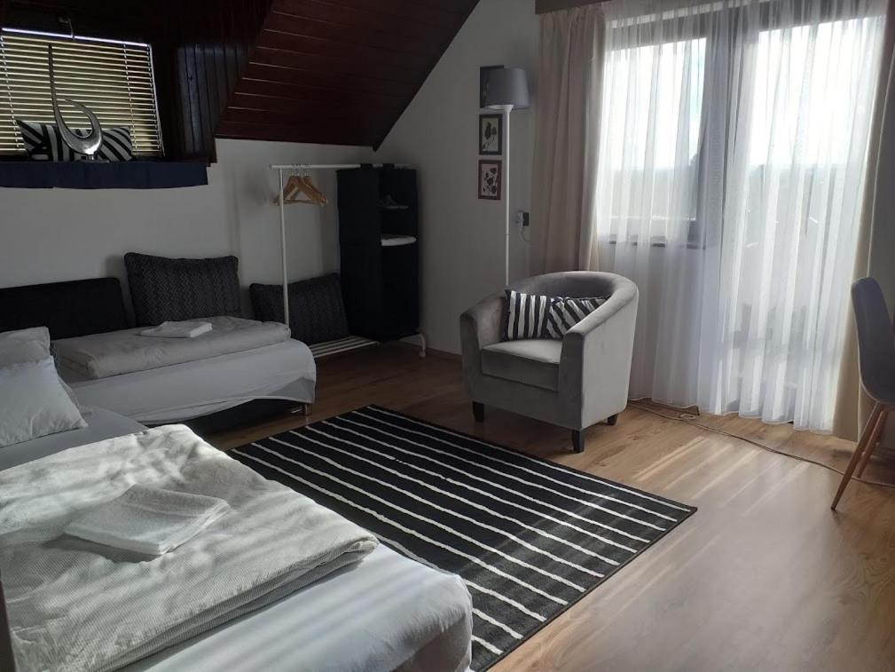 Art Inn Apartmanhaz Balaton-Gyenesdias Exterior photo