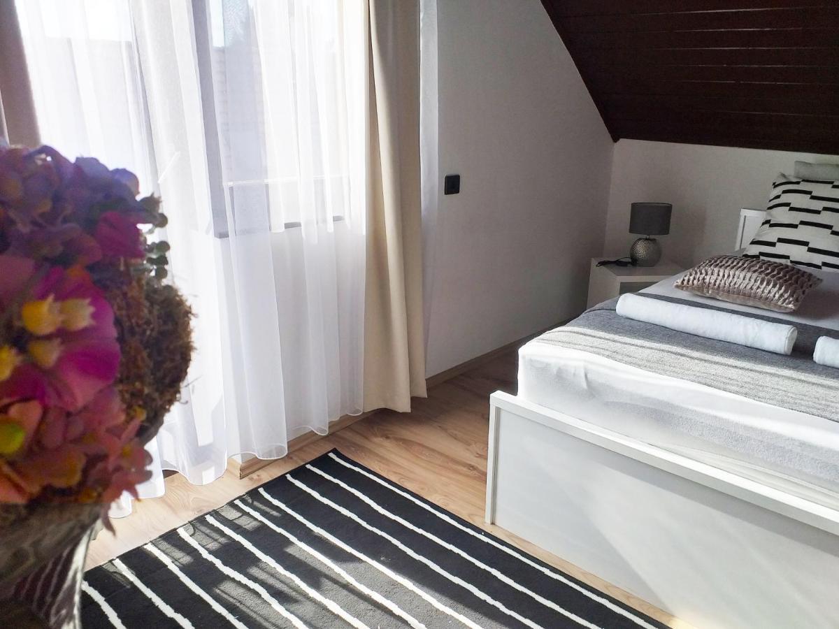 Art Inn Apartmanhaz Balaton-Gyenesdias Exterior photo
