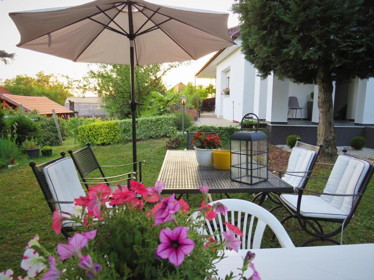 Art Inn Apartmanhaz Balaton-Gyenesdias Exterior photo