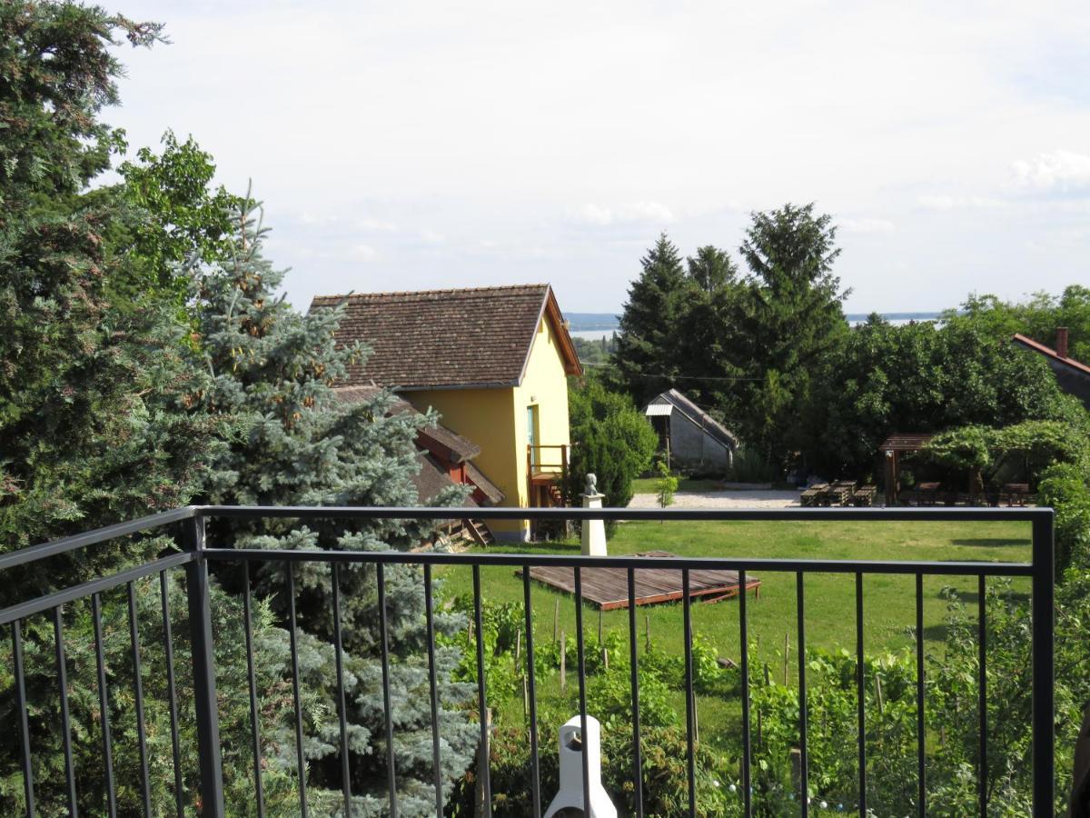 Art Inn Apartmanhaz Balaton-Gyenesdias Exterior photo