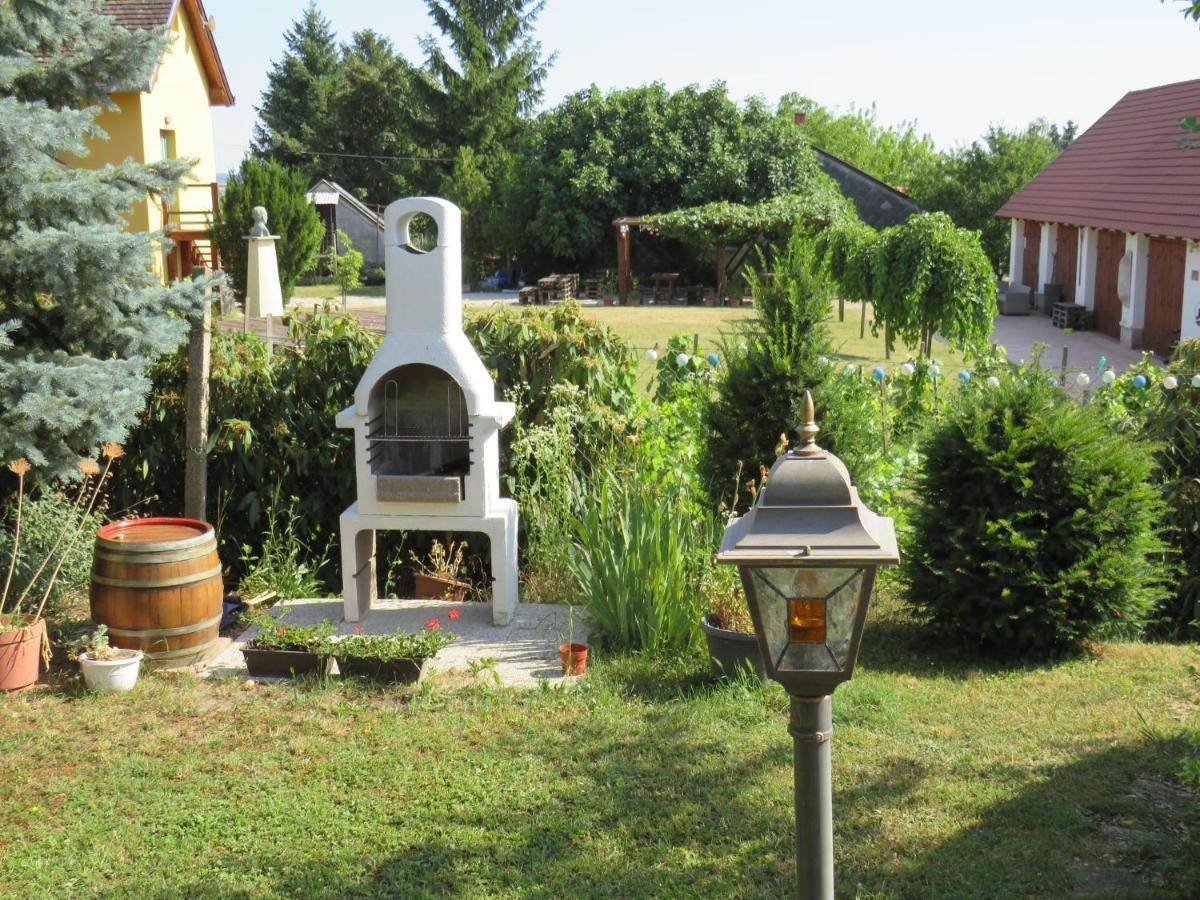 Art Inn Apartmanhaz Balaton-Gyenesdias Exterior photo