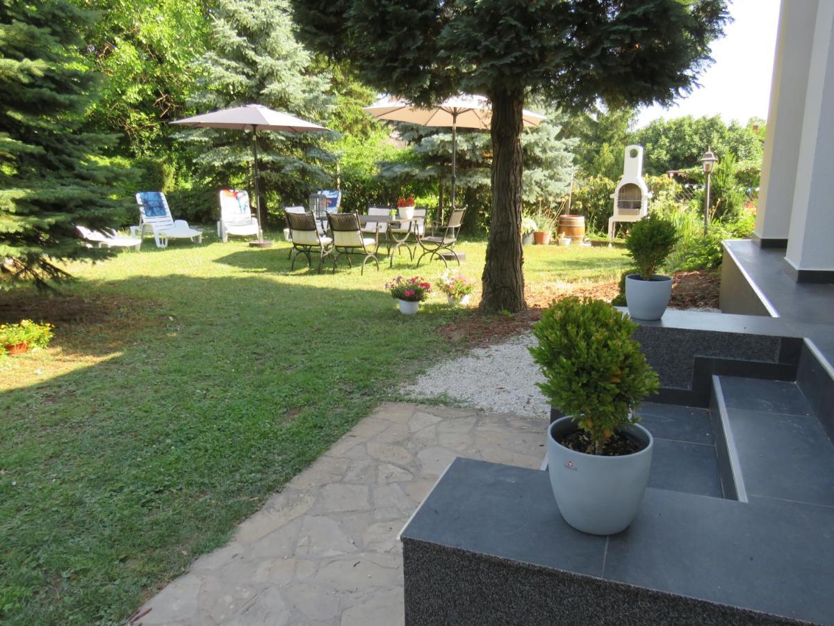 Art Inn Apartmanhaz Balaton-Gyenesdias Exterior photo