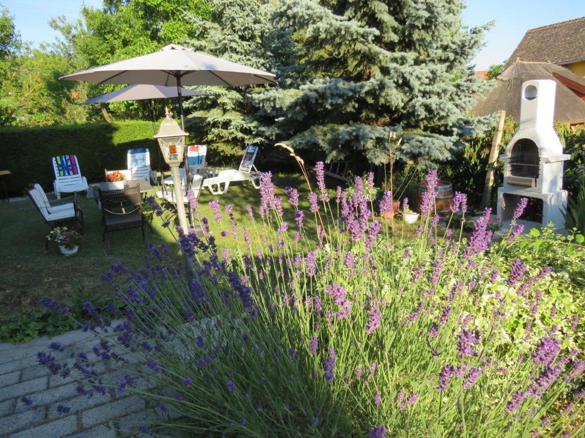 Art Inn Apartmanhaz Balaton-Gyenesdias Exterior photo